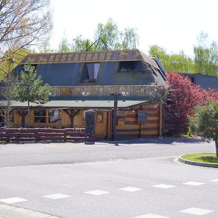 Bed and Breakfast Penzion Ten à Pardubice Extérieur photo